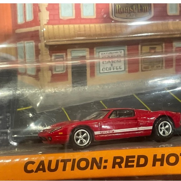 NWT Johnny Lighting 1:64 Diorama - Cars N Coffee - Release 3 - #1 2005 Ford GT - Picture 5 of 5